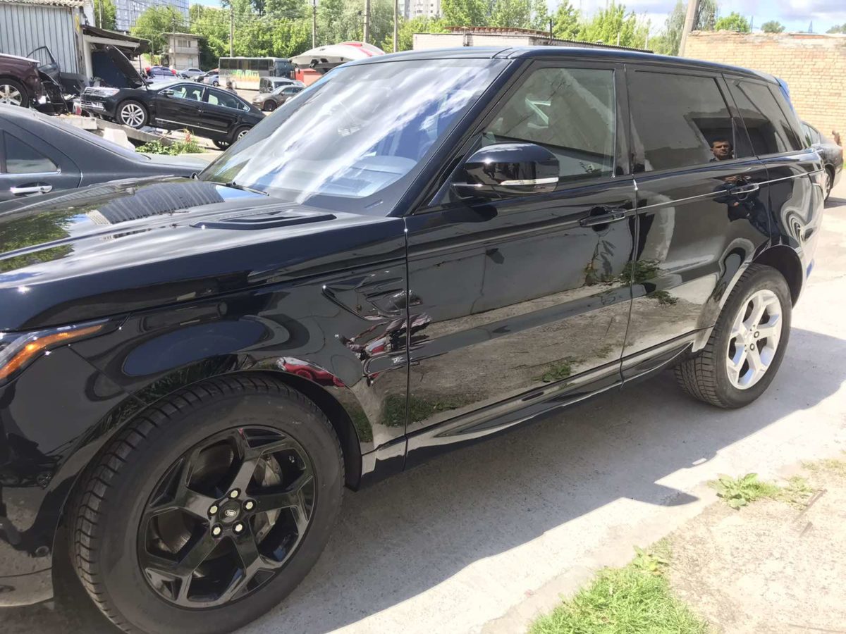 Відновлення Range Rover після удару